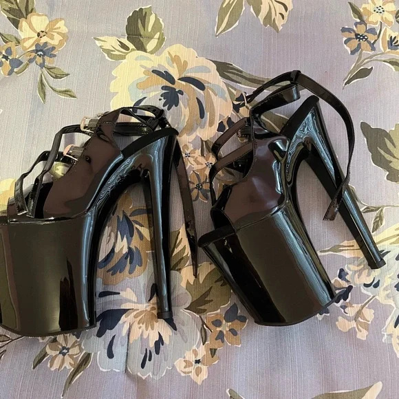 PLEASER
Xtreme-873 - Picture 10 of 13